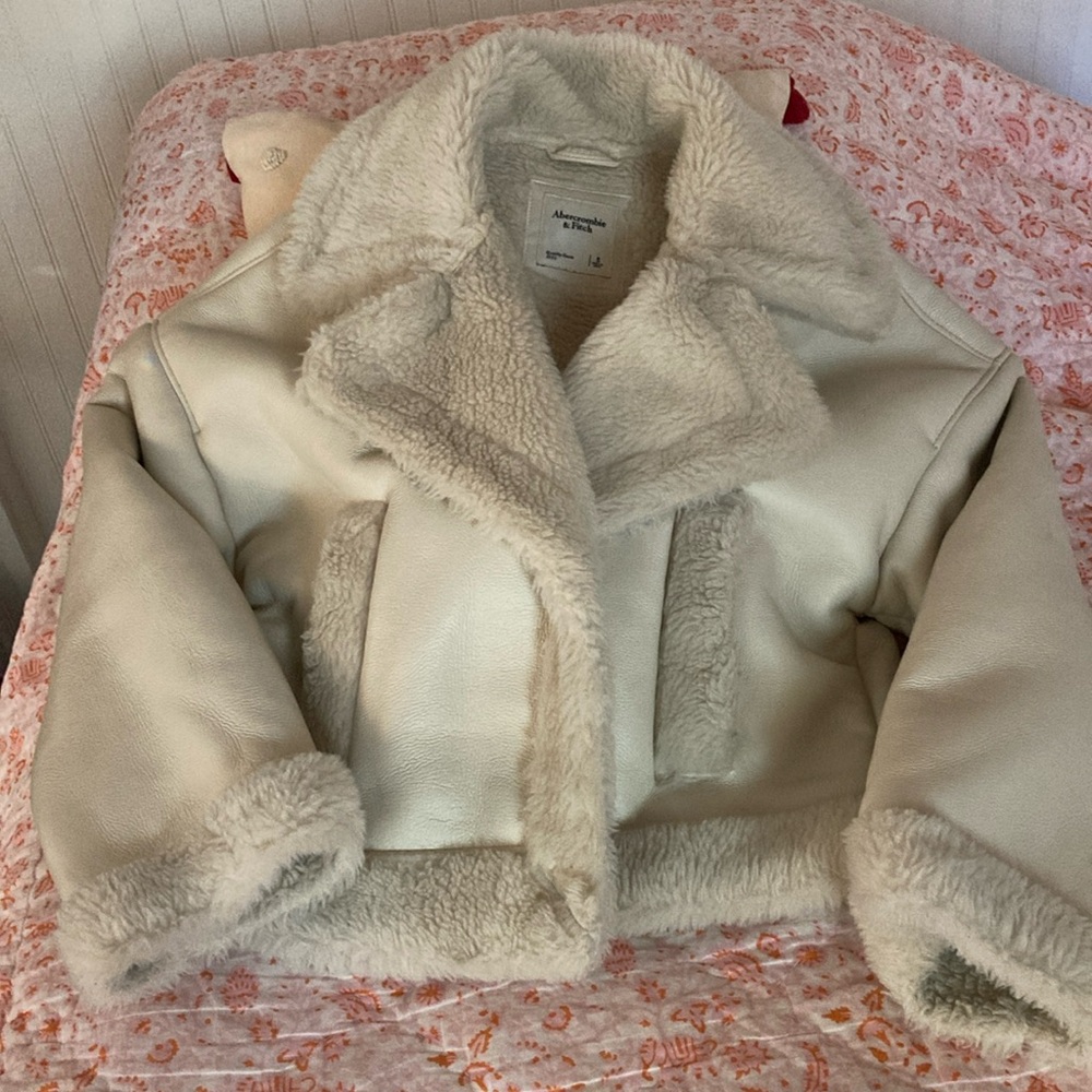 Abercrombie fleece vegan bomber jacket